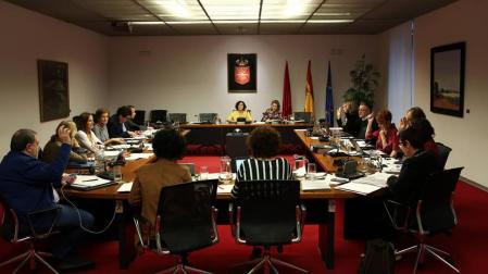 El cuatripartito no quiere devolver el IRPF a las madres ni desde 2020