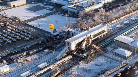 Un tren de línea y una locomotora colisionaro en Ankara, con al menos siete muertos y 46 heridos.