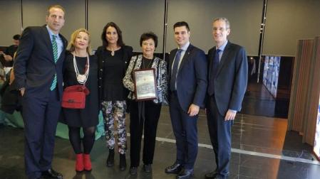 El COE reconoce al Club Tenis Pamplona por su centenario