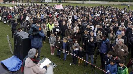 Unas 5.000 personas según los convocantes y 1.500 según la Delegación del Gobierno se han congregado en el parque de la Insumisión para mostrar su descontento con el programa educativo impulsado por el Gobierno foral.