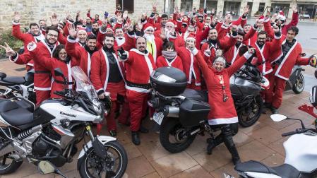 El rugido solidario de las motocicletas del I Motonoel en Navarra