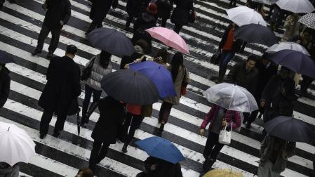 La lluvia ha caído como maná del cielo para los fabricantes españoles de paraguas