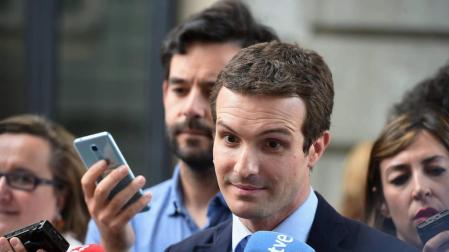 Pablo Casado denuncia "cierta indefensión" por su curso de doctorado