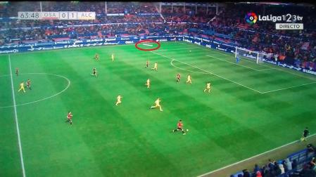 Un trozo de cubierta de El Sadar cayó en pleno partido