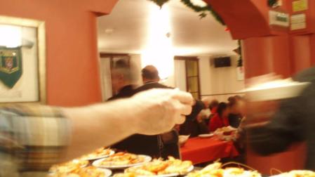 70 personas en la Nochebuena del Teléfono de la Esperanza y Gazteluleku en Pamplona