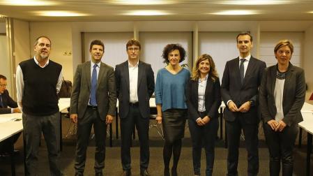 De izquierda a derecha, Jose Manuel Moreno (responsable de Eficiencia y Sostenibilidad de C Soluciones), Jorge Baños (Director general adjunto de Magnesitas Navarras), Imanol Flandes (responsable de Relaciones Externas de Mercadona en Navarra y La Rioja), Cristina Lecumberri (Secretaria General de Consebro-Alinar), Jose Luis Larriu (Director de empresas de CaixaBank), Susana Bieberach (responsable de comunicación y RSE de Geoalcali).