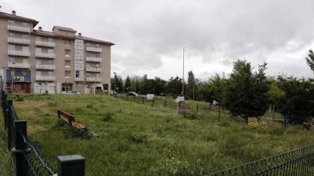 Los pipican de Pamplona: sin luz, cerramientos o con remates lesivos