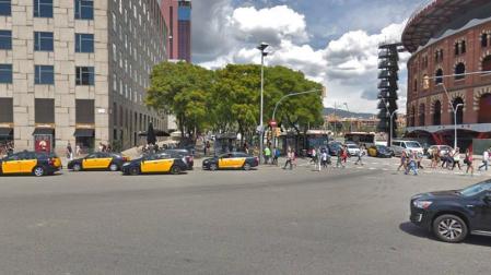 Un agente de la Guardia Urbana mata a un perro que le atacó en el brazo