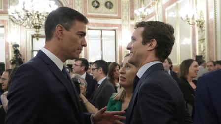 Un sondeo coloca a PSOE y PP prácticamente empatados en intención de voto