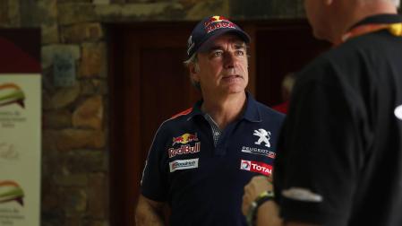 Carlos Sainz, penalizado con 10 minutos en el Dakar