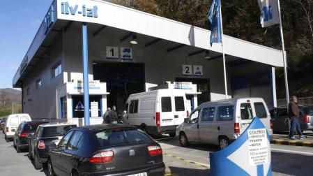 Cuatro horas de espera en la estación de ITV de Santesteban
