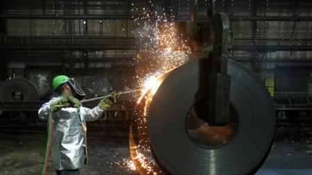 Un peón del metal en Navarra gana más por hora que un ingeniero en Lérida