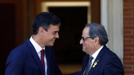 Sánchez recibe sonriente a Quim Torra en la Moncloa