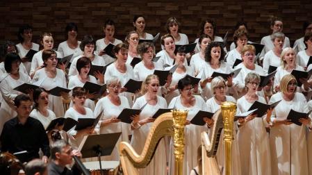 El Orfeón Pamplonés cerraba este sábado con una lluvia de aplausos su participación en las Noches Blancas de San Petersburgo tras dos conciertos que pusieron en pie al público del Mariinsky Concert Hall.