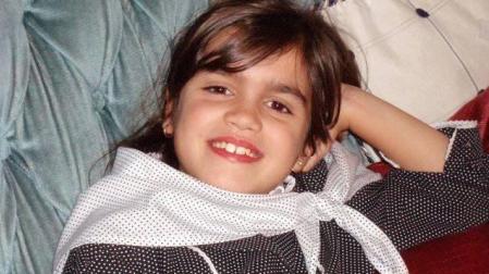 Amaia Romero, de niña, vestida de casera.