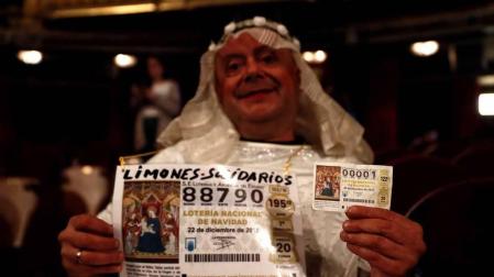 Todas las fotos de los disfraces de los asistentes al sorteo de la Lotería de Navidad 2018