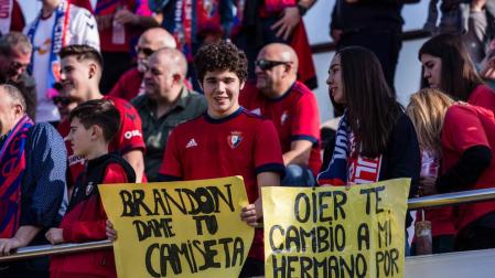 La marea roja no falló en Reus y apoyó a Osasuna hasta el triunfo