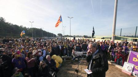 Quim Torra, en su visita a la expresidenta del Parlament, Carme Forcadell, presa en la cárcel de Mas Enric.
