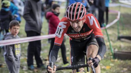 Hernández conquista el I Ciclocross de Pamplona
