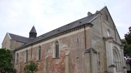La catedral de Lescar, donde está enterrada Catalina de Foix, aunque su deseo era que sus restos reposasen en la de Pamplona.
