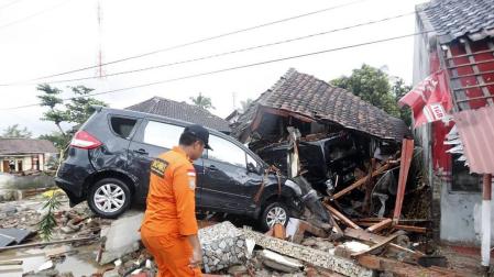 Al menos 168 personas murieron este domingo, 23 de diciembre, tras un tsunami mortal en Indonesia.