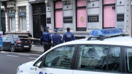 Un hombre dispara con arma de guerra contra restaurante de centro de Bruselas