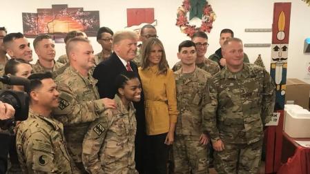 Trump y su esposa viajaron por sorpresa a Irak para visitar a las tropas de EE UU