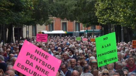 Jubilados navarros se manifiestan en Pamplona por unas pensiones "dignas"
