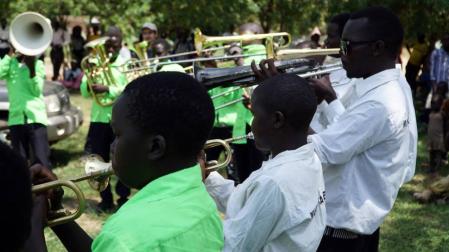 Imagen de la banda ugandesa Maduga Band