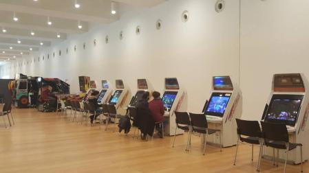 El Baluarte se convierte en un salón recreativo con una exposición de máquinas