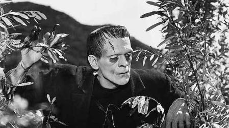 Los lectores ven a Frankenstein en pintura