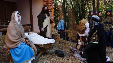El parque municipal del Castillo de Cortes acogió este domingo una nueva edición del Belén Viviente, después de que el año pasado se tuviera que cancelar por falta de voluntarios para el montaje.
