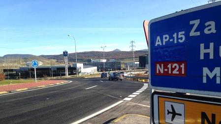 La rotonda de la PA-30 fue asfaltada para acondicionar el tráfico del vial.