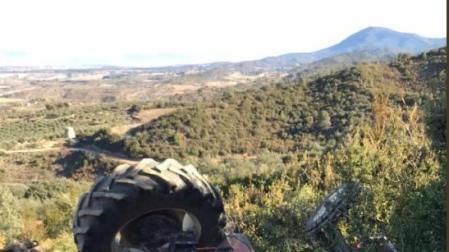 Un hombre de 81 años queda atrapado por un tractor en Cáseda