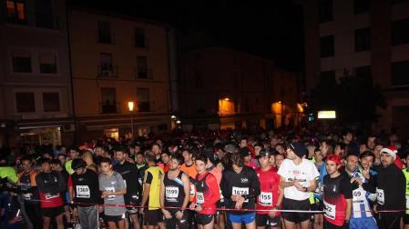 La capital ribera despidió el año haciendo deporte en la tradicional carrera San Silvestre.