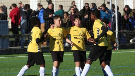 El colegio Hilarión Eslava, donde milita el pichichi de la categoría mixta Sebastián García (9 goles), cayó en dieciseisavos de final ante la Virgen Blanca por 1-5.