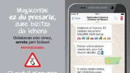 Marcapáginas en Navarra contra el uso del móvil conduciendo