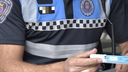 Circula con las ruedas pinchadas por Pamplona y da positivo en cuatro drogas