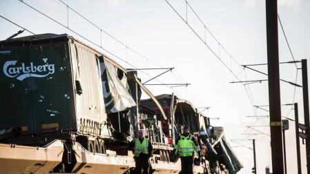 Al menos seis muertos en un accidente de tren en un puente en Dinamarca
