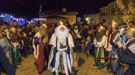 Los Reyes Magos llenaron de ilusión las calles de Navarra