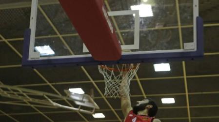 El Basket Navarra cosecha por primera vez tres victorias seguidas y duerme líder