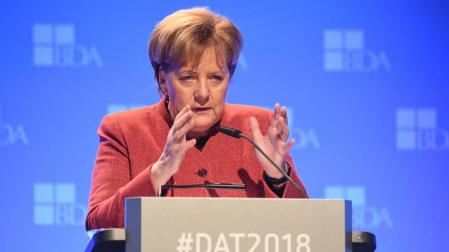 Merkel cree que "un Brexit desordenado sería lo peor"