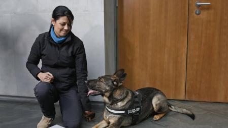 Sugui sigue ejerciendo de escolta alegal de Silvia González, víctima de maltrato