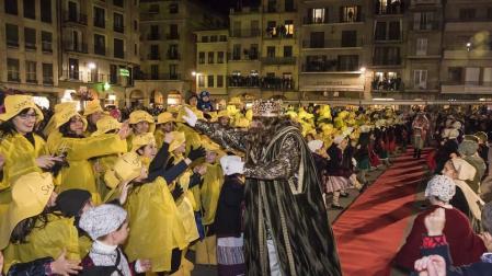 La cabalgata de los Reyes Magos en Estella, un deseo real para “soñar y ser felices”