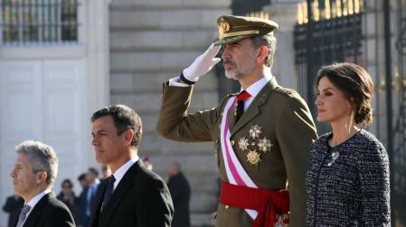 Los Reyes Felipe y Letizia presiden la tradicional celebración de la Pascua Militar. Asisten el presidente del Gobierno, Pedro Sánchez, y los ministros de Defensa, Margarita Robles, e Interior, Fernando Grande-Marlaska.