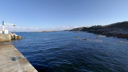 Muere un hombre tras caer al mar cuando paseaba en O Portiño (A Coruña)