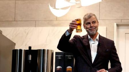 Presentan una máquina para elaborar cerveza en casa usando cápsulas