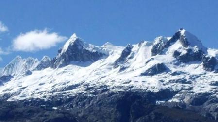 Mueren tres montañeros españoles y su guía en una avalancha en Perú