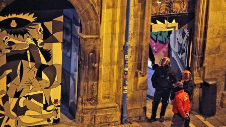 Operación en el Palacio Marqués del Rozalejo para inspeccionar el gaztetxe Maravillas.