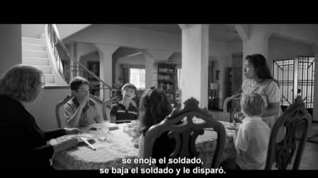 Un fotograma de la película 'Roma', con subtítulos en español de España.